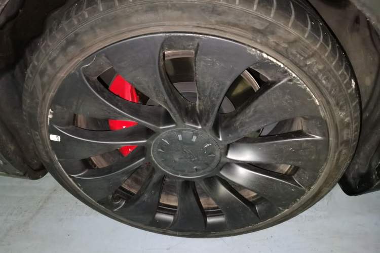 Used Tesla Model Y 2022 Performance High-Performance All-Wheel-Drive Version Right Front Wheel Hub