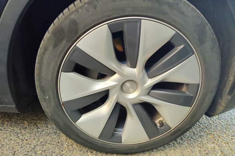 Used Tesla Model Y 2022 Revised Version Rear-Wheel Drive Right Front Wheel Hub