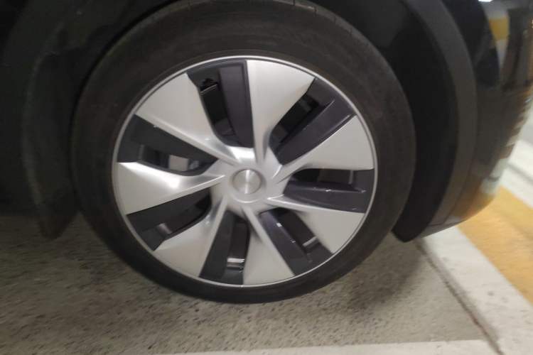 Used Tesla Model Y 2022 Revised Version Rear-Wheel Drive Right Front Wheel Hub
