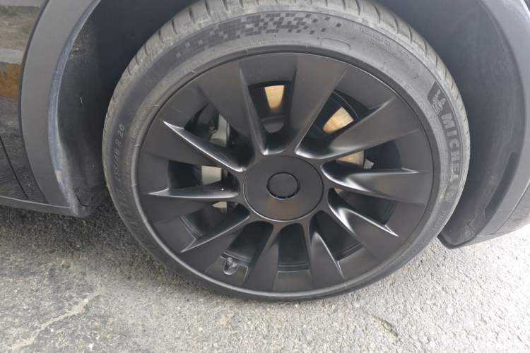Used Tesla Model Y 2022 Revised Version Long-Range All-Wheel Drive Right Front Wheel Hub