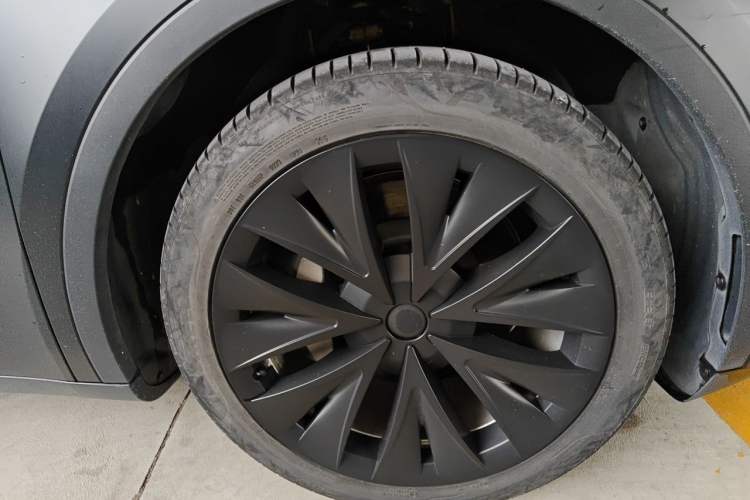 Used Tesla Model Y 2022 Revised Version Rear-Wheel Drive Right Front Wheel Hub