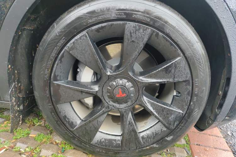 Used Tesla Model Y 2022 Revised Version Rear-Wheel Drive Right Front Wheel Hub