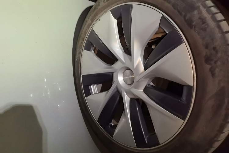 Used Tesla Model Y 2022 Revised Version Rear-Wheel Drive Right Front Wheel Hub