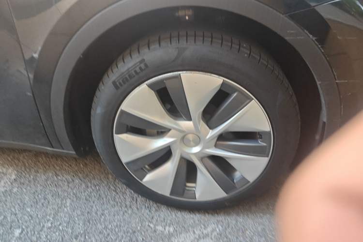 Used Tesla Model Y 2022 Revised Version Rear-Wheel Drive Right Front Wheel Hub