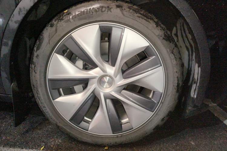 Used Tesla Model Y 2022 Rear-Wheel-Drive Version Right Front Wheel Hub