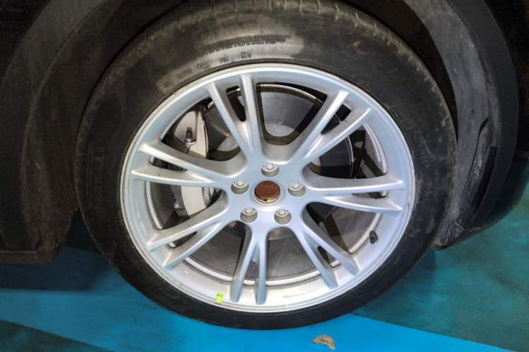 Used Tesla Model Y 2022 Revised Version Rear-Wheel Drive Right Front Wheel Hub
