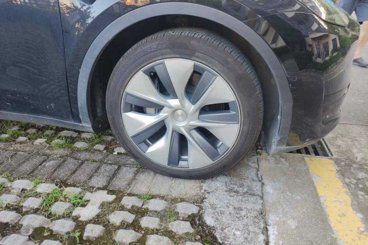 Used Tesla Model Y 2022 Revised Version Rear-Wheel Drive Right Front Wheel Hub