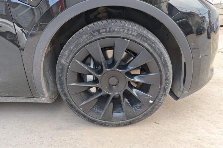 Used Tesla Model Y 2022 Rear-Wheel-Drive Version Right Front Wheel Hub