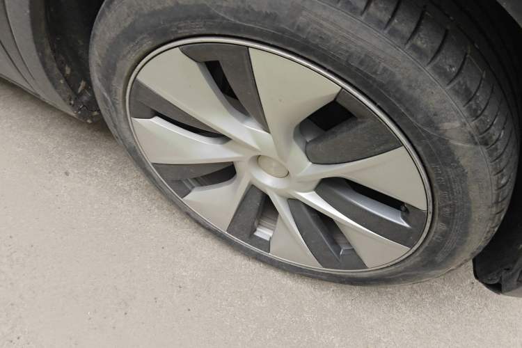 Used Tesla Model Y 2022 Revised Version Rear-Wheel Drive Right Front Wheel Hub