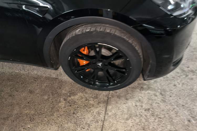 Used Tesla Model Y 2022 Rear-Wheel-Drive Version Right Front Wheel Hub