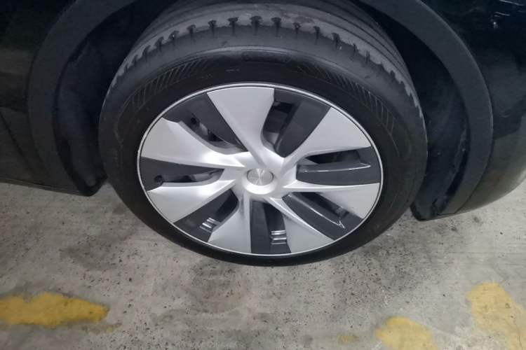 Used Tesla Model Y 2022 Revised Version Rear-Wheel Drive Right Front Wheel Hub