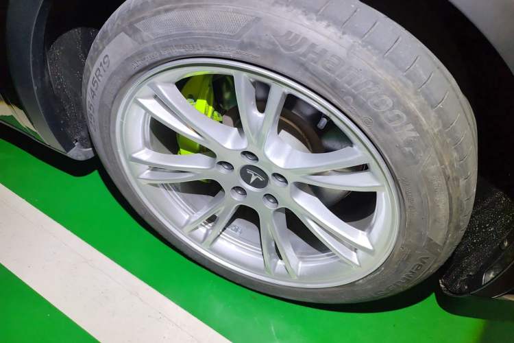 Used Tesla Model Y 2022 Revised Version Rear-Wheel Drive Right Front Wheel Hub