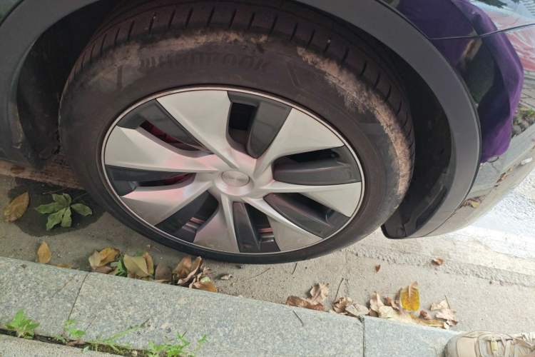 Used Tesla Model Y 2022 Rear-Wheel-Drive Version Right Front Wheel Hub
