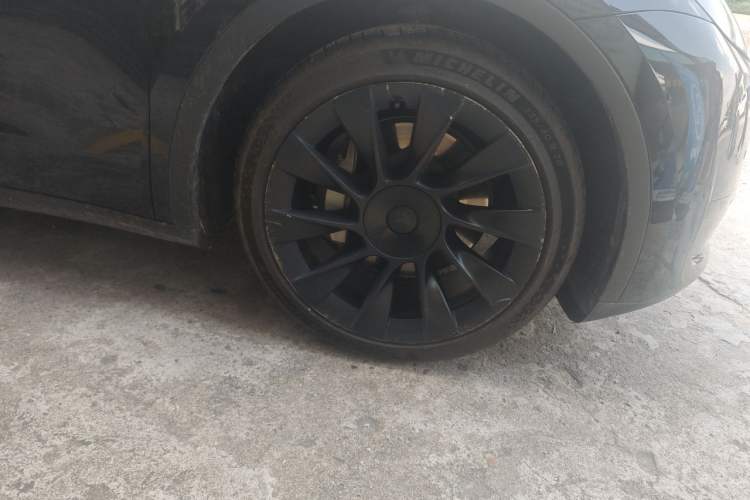 Used Tesla Model Y 2022 Rear-Wheel-Drive Version Right Front Wheel Hub