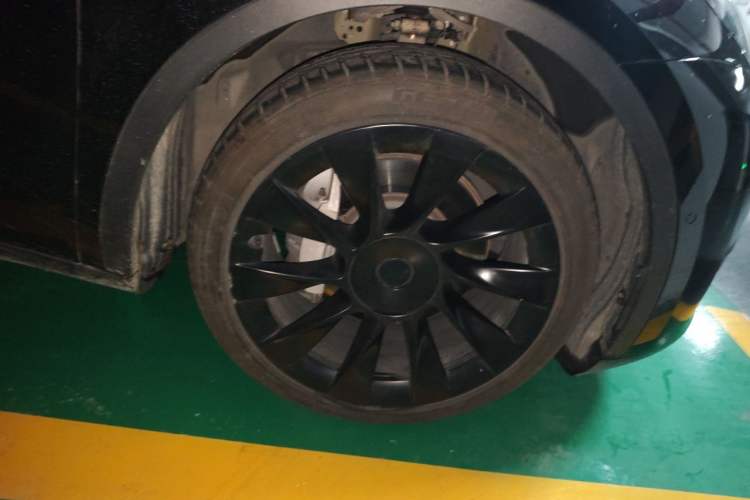 Used Tesla Model Y 2022 Revised Version Long-Range All-Wheel Drive Right Front Wheel Hub
