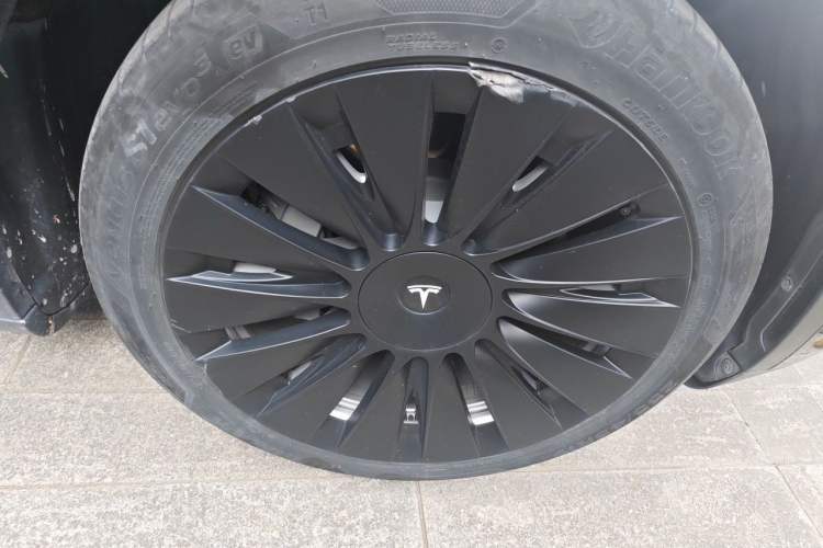 Used Tesla Model Y 2022 Revised Version Rear-Wheel Drive Right Front Wheel Hub