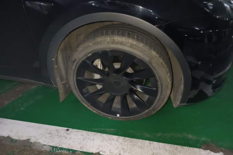 Used Tesla Model Y 2022 Rear-Wheel-Drive Version Right Front Wheel Hub