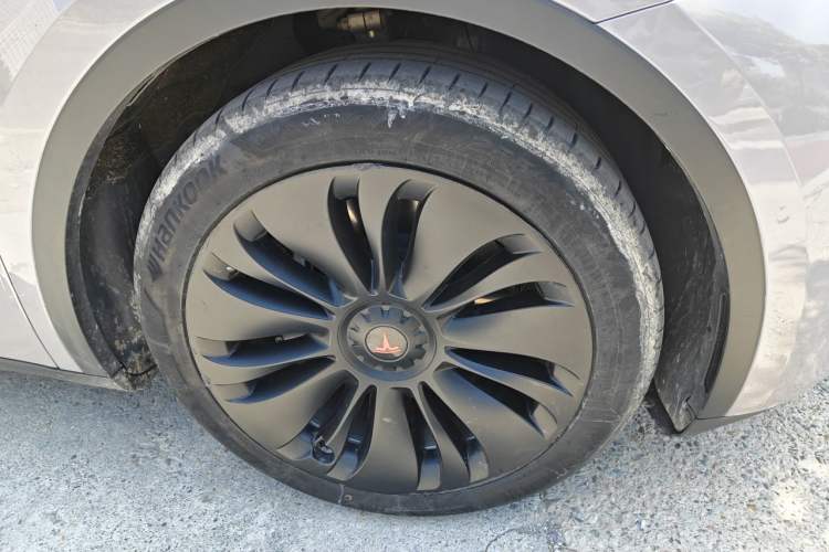 Used Tesla Model Y 2022 Revised Version Rear-Wheel Drive Right Front Wheel Hub