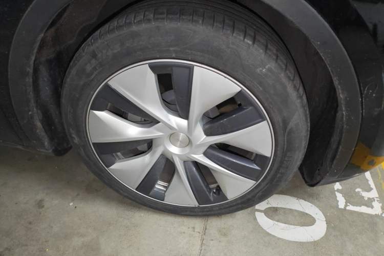 Used Tesla Model Y 2022 Revised Version Rear-Wheel Drive Right Front Wheel Hub