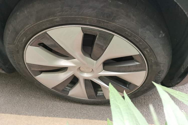 Used Tesla Model Y 2022 Revised Version Rear-Wheel Drive Right Front Wheel Hub