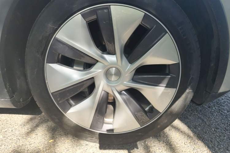 Used Tesla Model Y 2022 Revised Version Rear-Wheel Drive Right Front Wheel Hub
