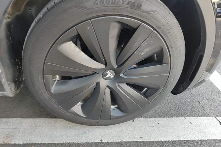 Used Tesla Model Y 2022 Revised Version Rear-Wheel Drive Right Front Wheel Hub