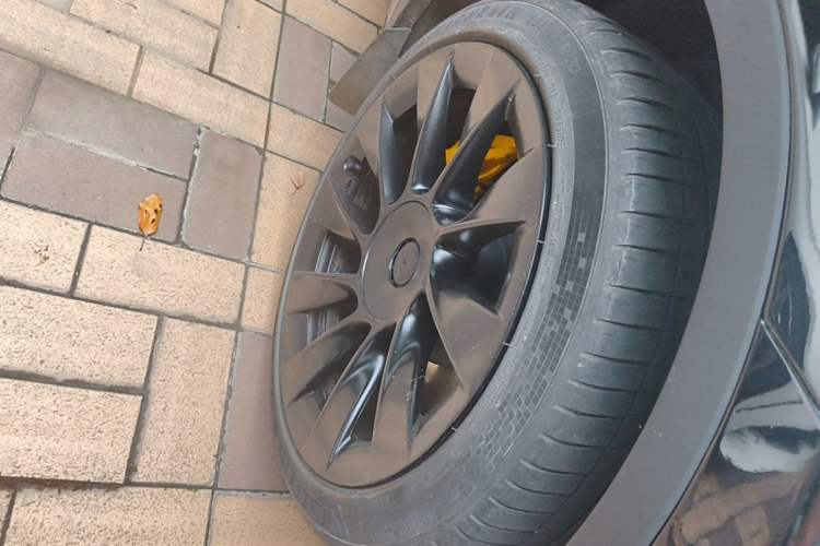 Used Tesla Model Y 2022 Revised Version Rear-Wheel Drive Right Front Wheel Hub