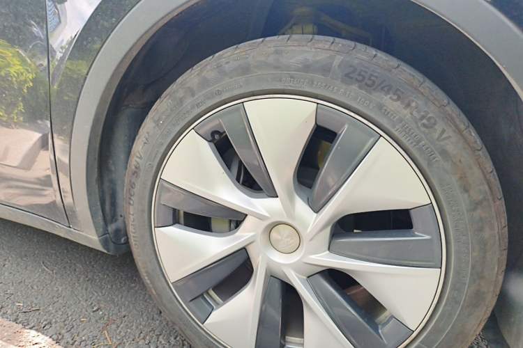Used Tesla Model Y 2022 Rear-Wheel-Drive Version Right Front Wheel Hub