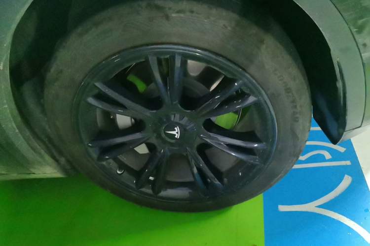 Used Tesla Model Y 2022 Revised Version Rear-Wheel Drive Right Front Wheel Hub
