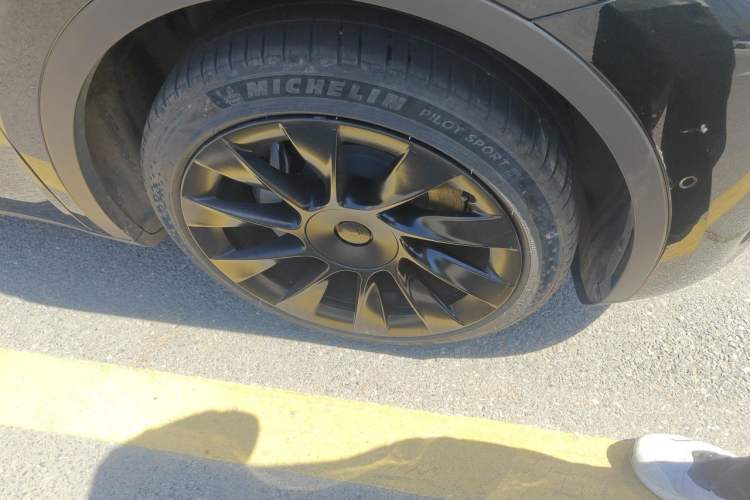 Used Tesla Model Y 2022 Revised Version Rear-Wheel Drive Right Front Wheel Hub