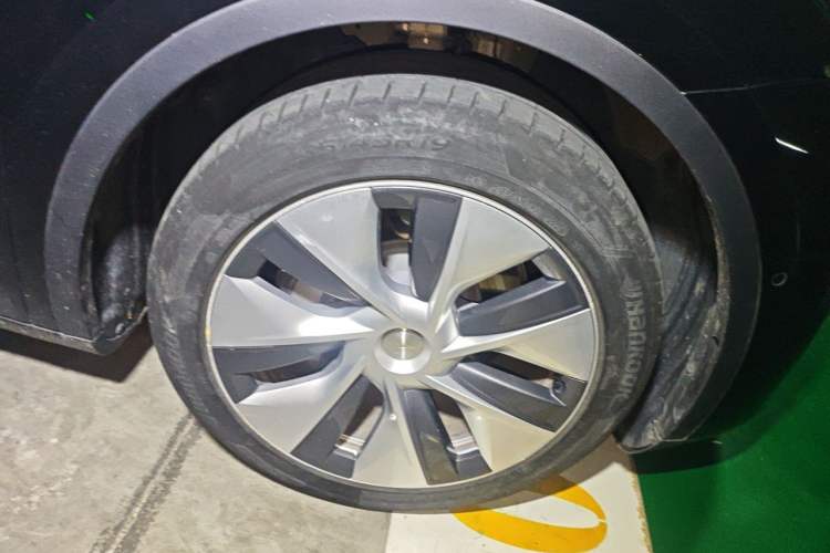 Used Tesla Model Y 2022 Revised Version Long-Range All-Wheel Drive Right Front Wheel Hub