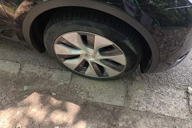 Used Tesla Model Y 2022 Rear-Wheel-Drive Version Right Front Wheel Hub