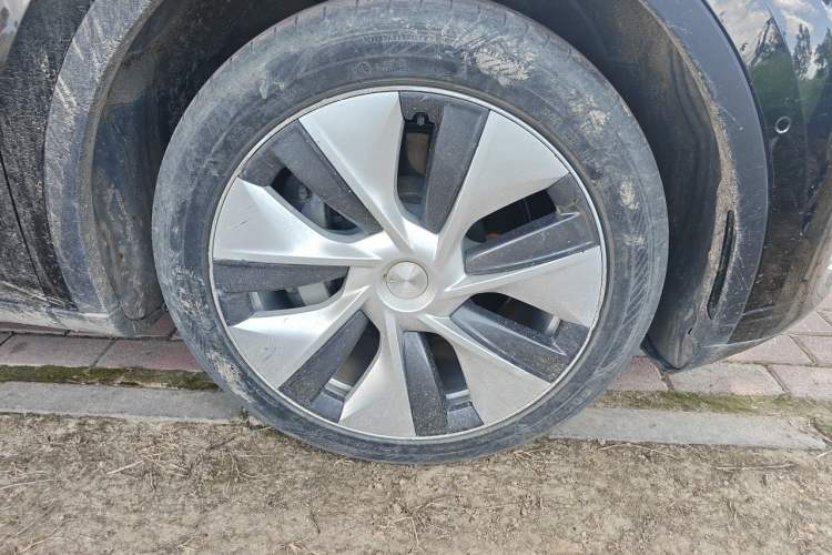 Used Tesla Model Y 2022 Revised Version Rear-Wheel Drive Right Front Wheel Hub