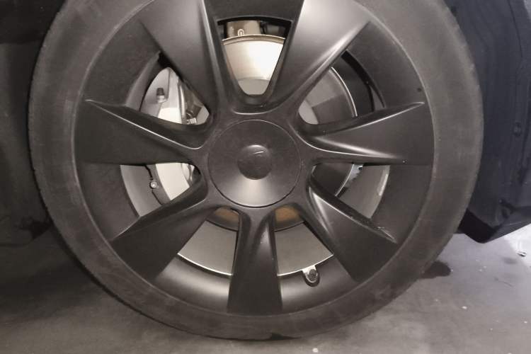 Used Tesla Model Y 2022 Rear-Wheel-Drive Version Right Front Wheel Hub