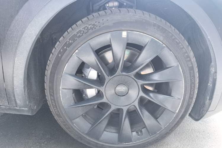 Used Tesla Model Y 2022 Revised Version Rear-Wheel Drive Right Front Wheel Hub