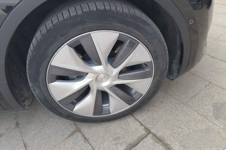 Used Tesla Model Y 2022 Revised Version Rear-Wheel Drive Right Front Wheel Hub