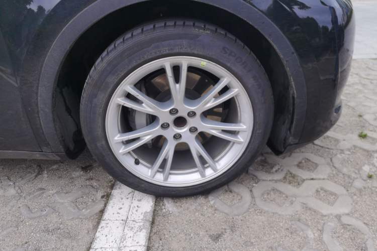 Used Tesla Model Y 2022 Revised Version Rear-Wheel Drive Right Front Wheel Hub