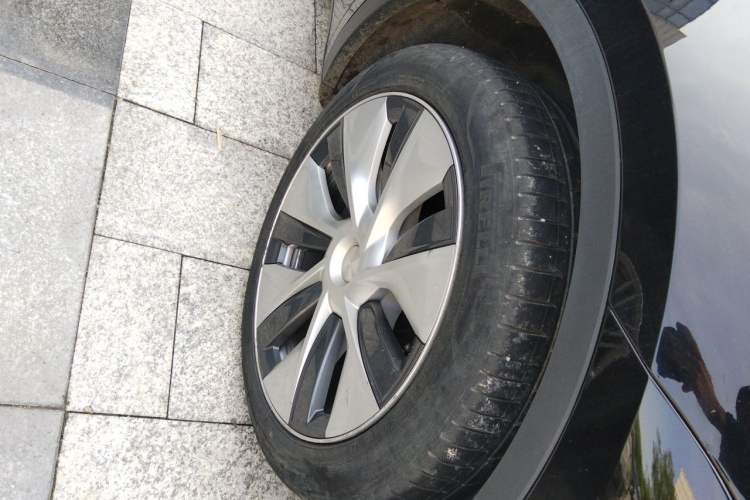 Used Tesla Model Y 2022 Revised Version Rear-Wheel Drive Right Front Wheel Hub