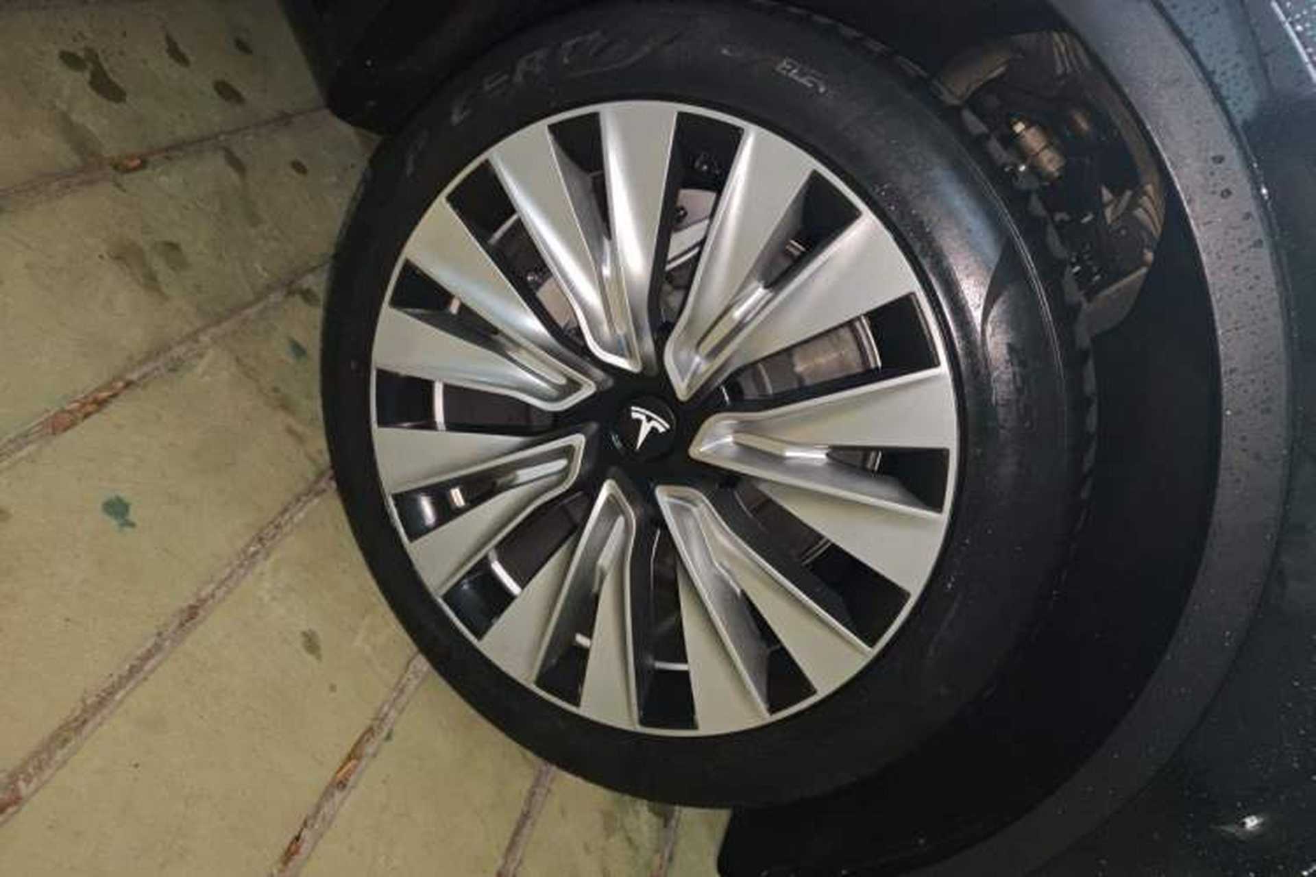 Used Tesla Model Y 2022 Revised Version Rear-Wheel Drive Right Front Wheel Hub
