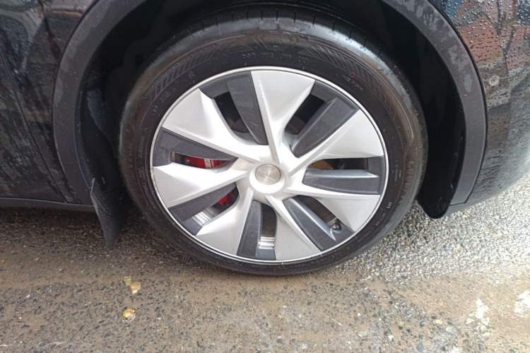 Used Tesla Model Y 2022 Rear-Wheel-Drive Version Right Front Wheel Hub
