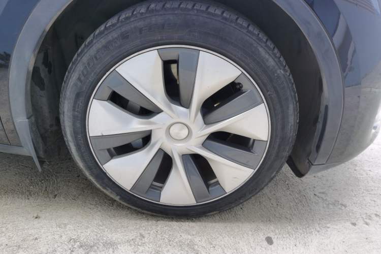 Used Tesla Model Y 2022 Revised Version Rear-Wheel Drive Right Front Wheel Hub