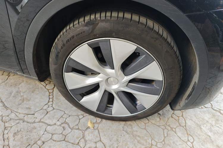 Used Tesla Model Y 2022 Revised Version Rear-Wheel Drive Right Front Wheel Hub