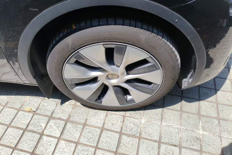 Used Tesla Model Y 2022 Revised Version Rear-Wheel Drive Right Front Wheel Hub