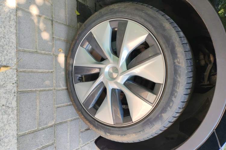 Used Tesla Model Y 2022 Revised Version Rear-Wheel Drive Right Front Wheel Hub