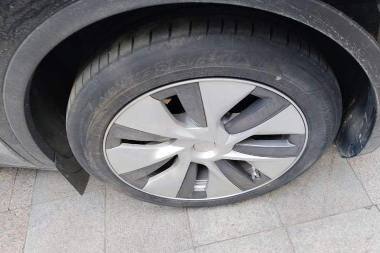 Used Tesla Model Y 2022 Revised Version Rear-Wheel Drive Right Front Wheel Hub