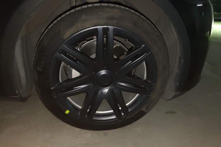 Used Tesla Model Y 2022 Rear-Wheel-Drive Version Right Front Wheel Hub