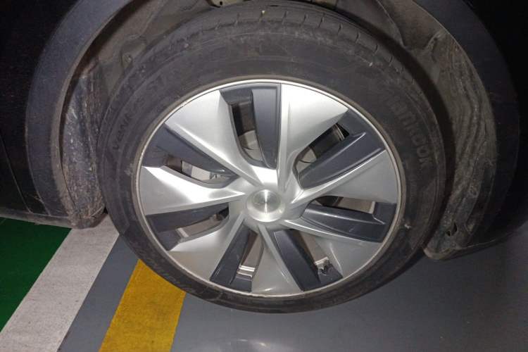 Used Tesla Model Y 2022 Revised Version Rear-Wheel Drive Right Front Wheel Hub