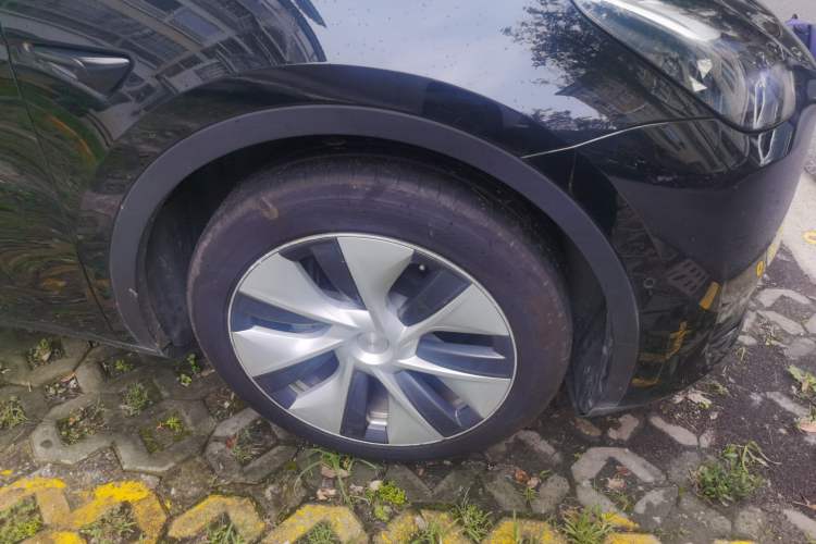 Used Tesla Model Y 2022 Revised Version Long-Range All-Wheel Drive Right Front Wheel Hub