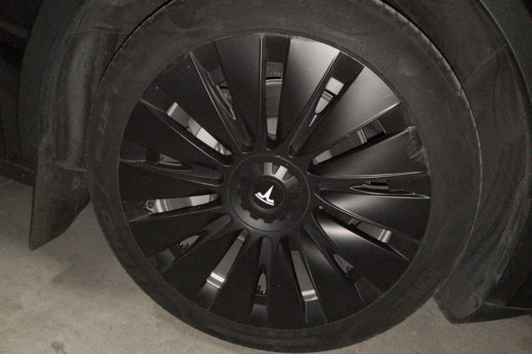 Used Tesla Model Y 2022 Revised Version Rear-Wheel Drive Right Front Wheel Hub