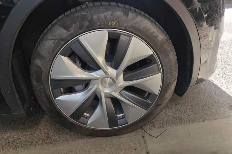Used Tesla Model Y 2022 Revised Version Rear-Wheel Drive Right Front Wheel Hub